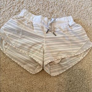 lululemon hotty hot shorts size 4